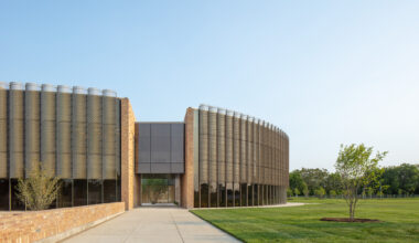 Chicago Park District Headquarters and Fieldhouse / John Ronan Architects