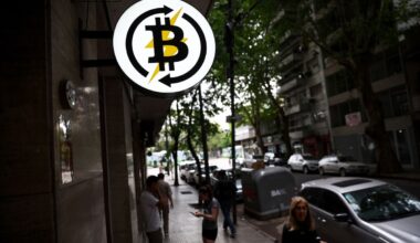 Strategy’s Dollar Reserve Fails to Soothe Bitcoin-Sales Concern