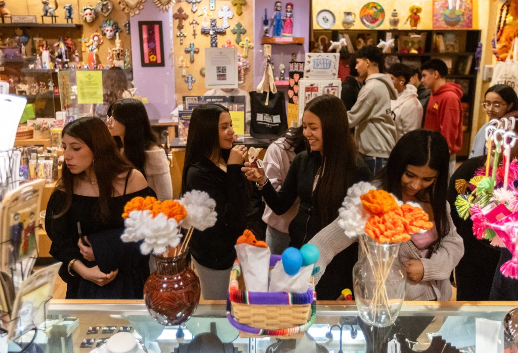 Holiday gifts from museum shops put a bow on Chicago culture