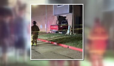 1 dead after pickup truck hits Fort Worth apartment building