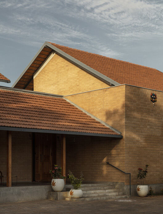Nandivardhanam House / Studio Inscape - Exterior Photography, Wood, Brick