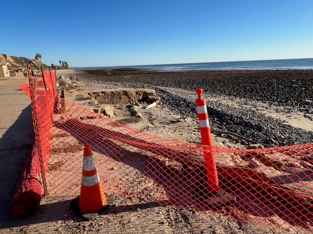 Battered by king tides, road into San Onofre Surf Beach is again closed to vehicles – Orange County Register