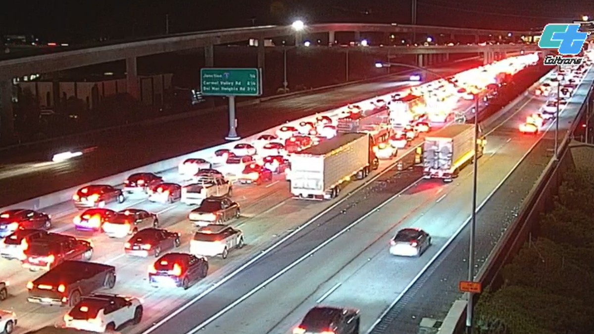 Possible freeway jumper closes traffic on I-5 northbound in Del Mar