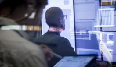 Bond Traders Defy Fed and Spark Heated Debate on Wall Street