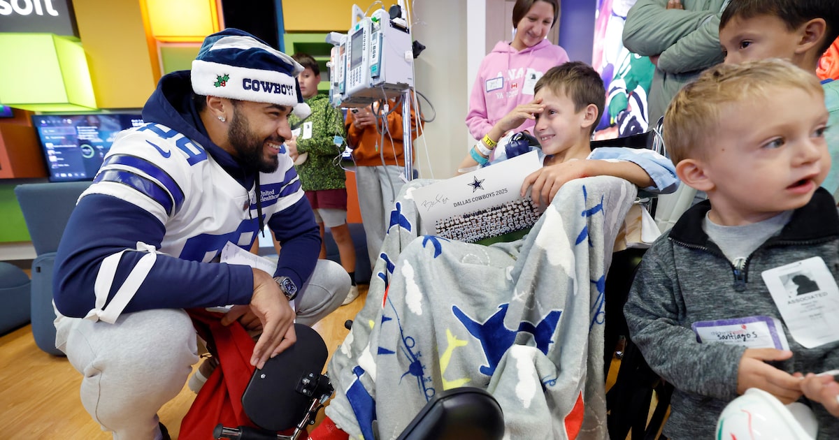 Cowboys players, cheerleaders make holiday visit to Children’s Medical Center Dallas