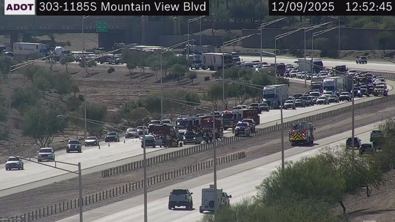 2 dead in crash on Loop 303 in Surprise, DPS says