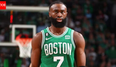 Jaylen Brown autograph chase turns wild as determined fan fights through crowd to reach Celtics star | NBA News
