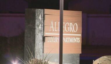 Man found dead in doorway of Ahwatukee apartment