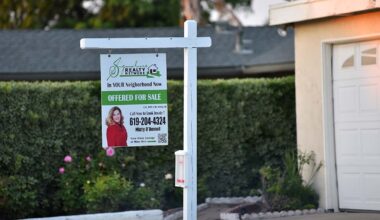 More San Diego homeowners face negative equity as house prices fall