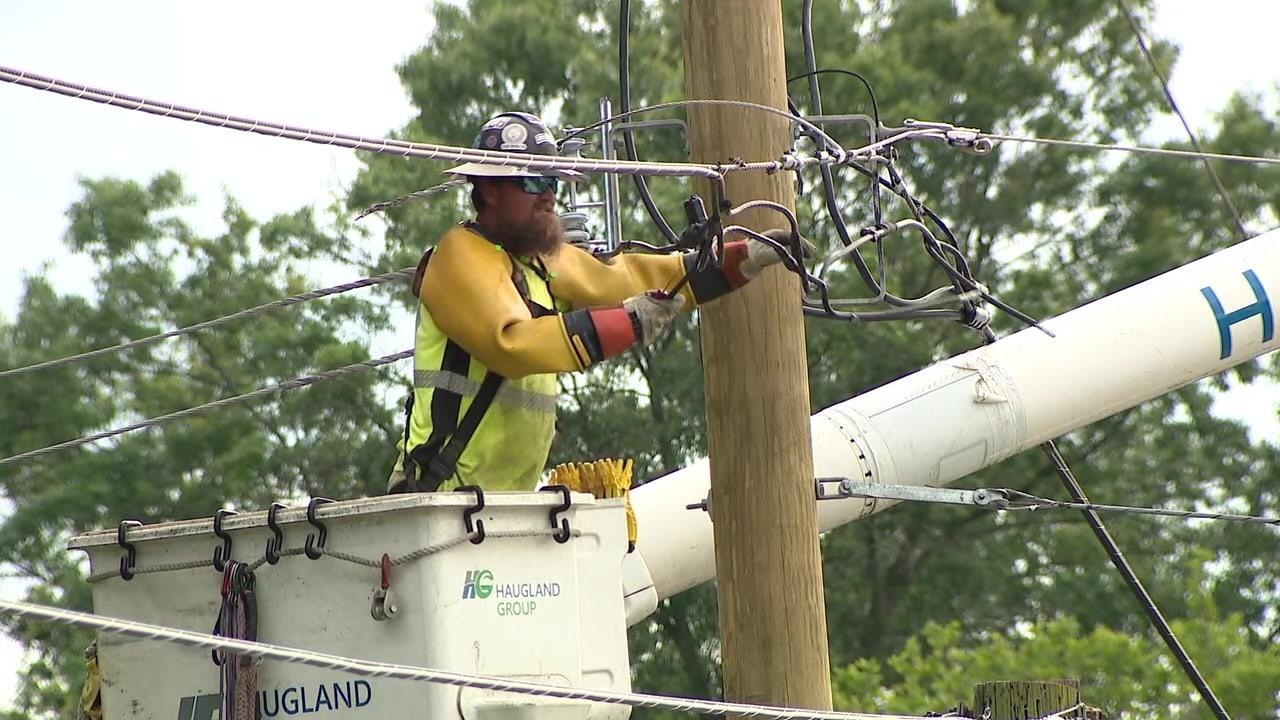 Thousands of PECO customers without power after Philadelphia winter storm