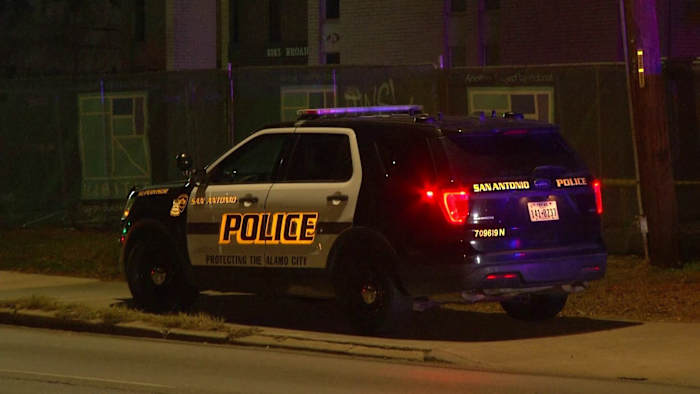 2 people in critical condition after shooting in parking lot of North Side bar, SAPD says