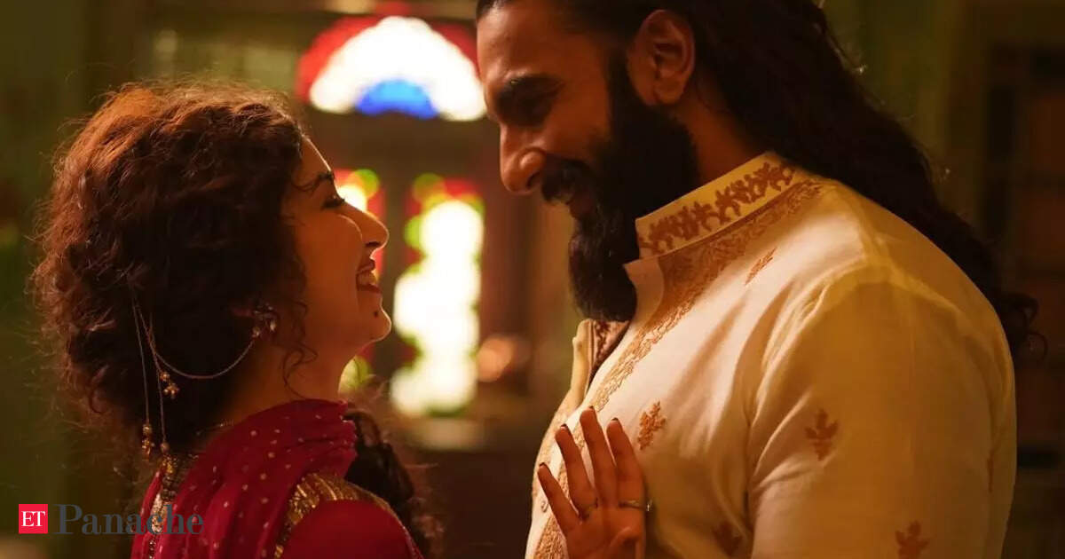 Dhurandhar: Amid backlash over Ranveer Singh–Sara Arjun’s 20-year age gap, director explains why it was required. What to expect in Part 2