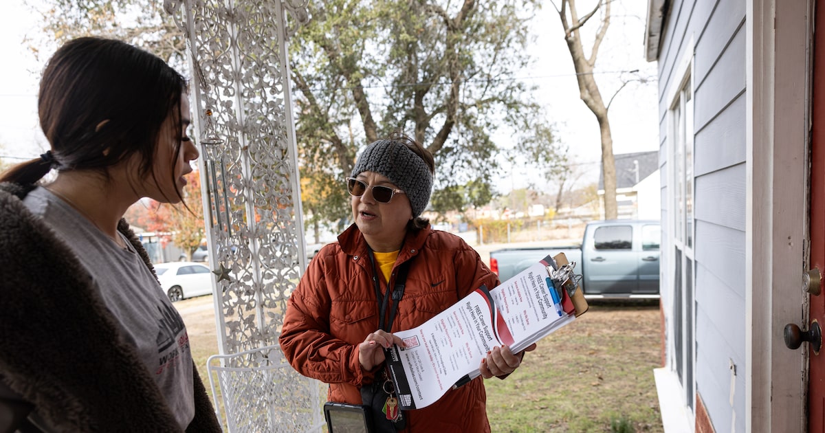 Dallas canvassers bring job help to Pleasant Grove residents’ doorsteps