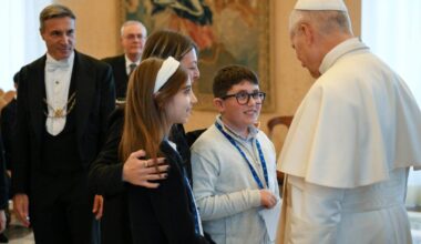 Pope to young people: Make peace with someone this Christmas