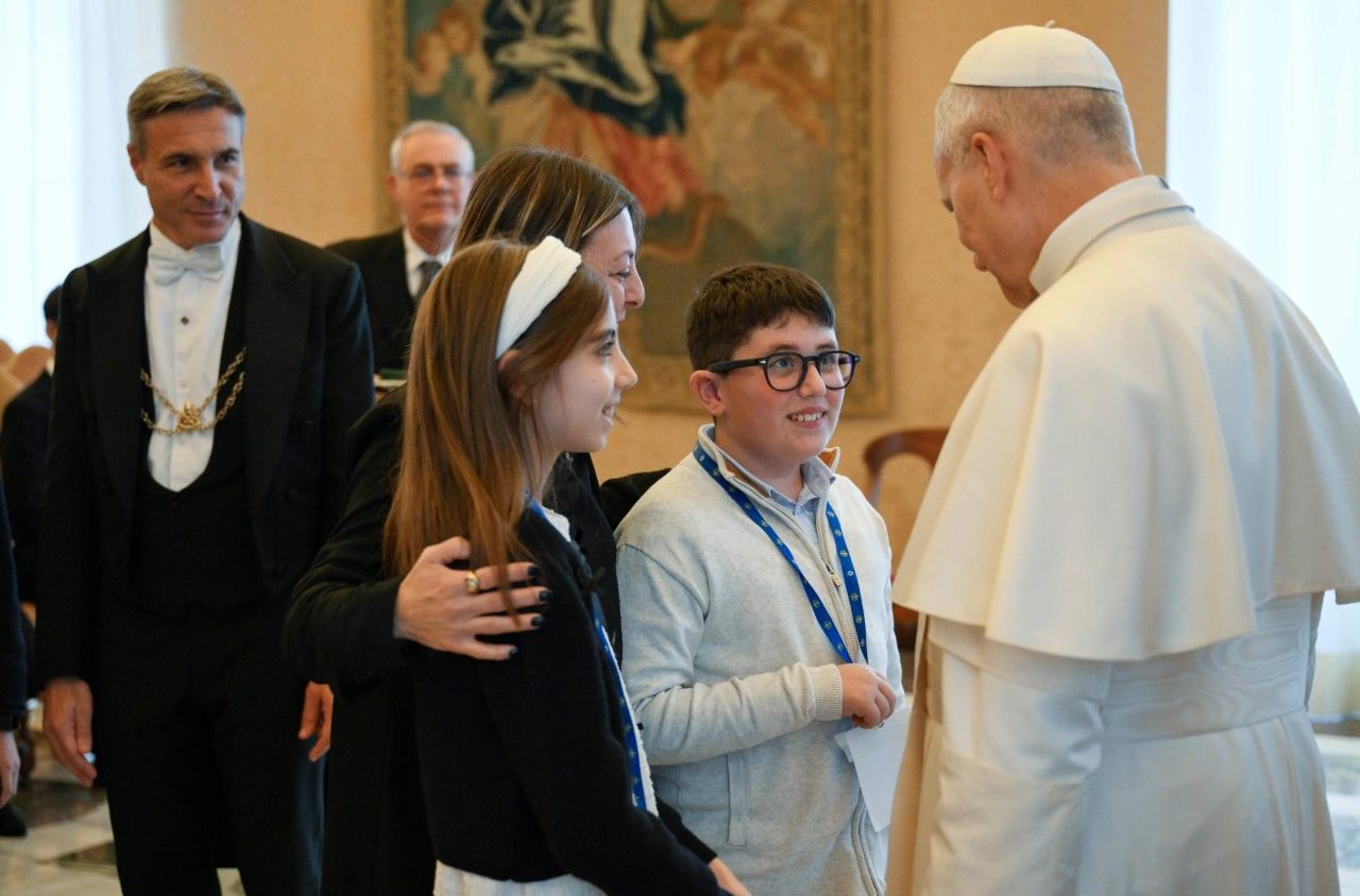 Pope to young people: Make peace with someone this Christmas