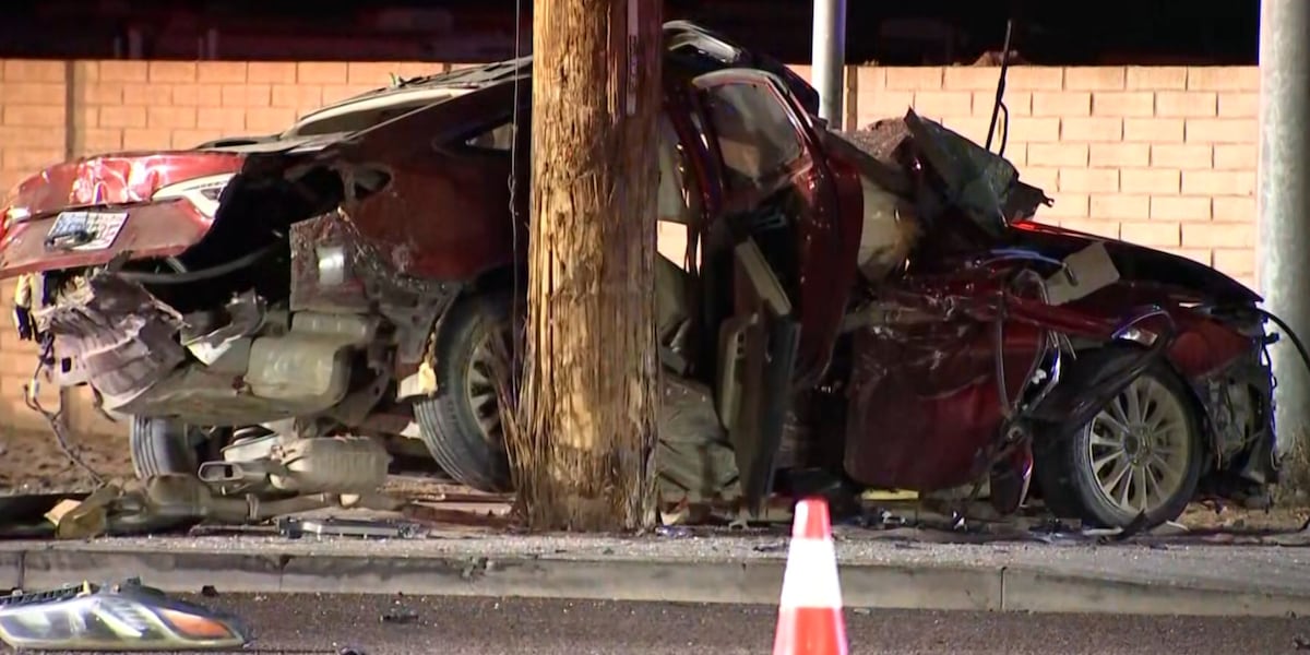 2 hospitalized after serious crash at Glendale intersection