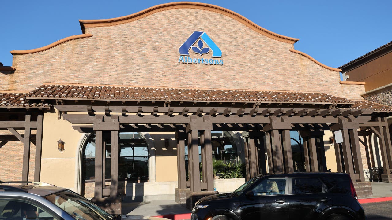 What's open and closed on Christmas Day 2025 in California