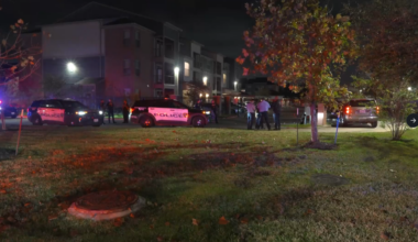 Houston police shooting: Man shot, killed outside apartment complex