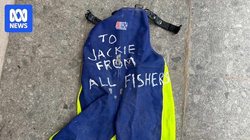 Dozens of shark heads dumped outside WA Fisheries minister's office as demersal fishing ban looms