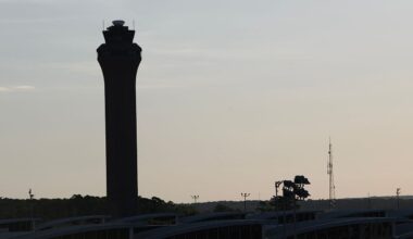 United Express, Volaris planes avoid collision at Houston airport
