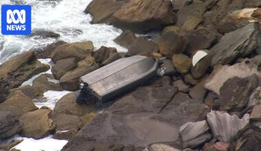 Man drowns and boy missing after boat capsizes at Palm Beach