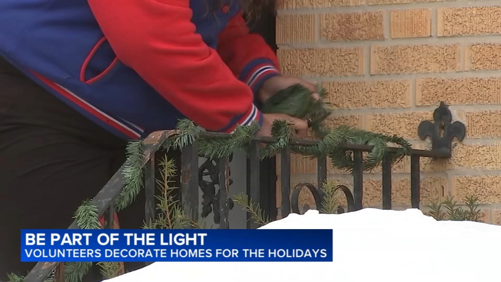 Be a Part of the Light 2025: My Block, My Hood, My City volunteers decorate South Side, Chicago homes on King Drive for holidays