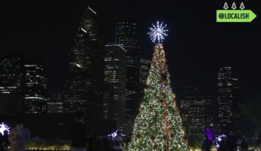 Rooftop Christmas experience shines in downtown Houston
