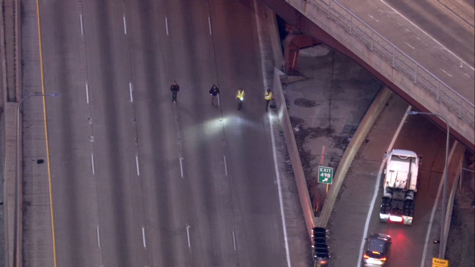 Outbound Kennedy Expressway, or I-90, reopens at Division in Chicago after shooting investigation: officials