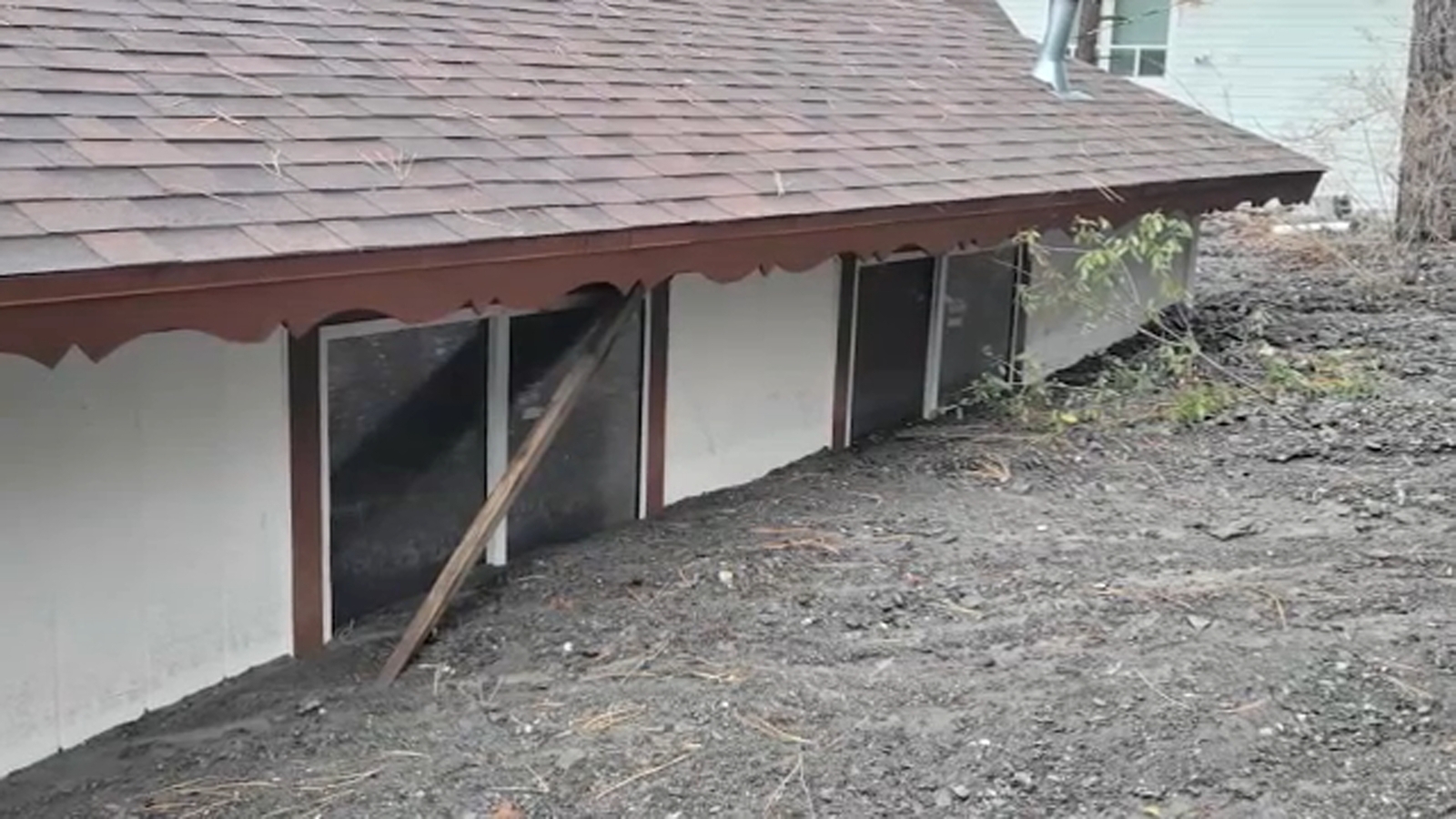 Angeles Crest Highway north of La Cañada Flintridge shut down