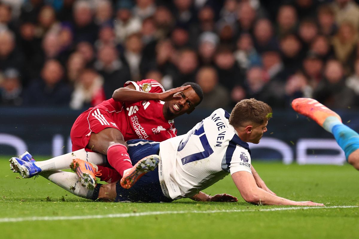 Alexander Isak of Liverpool scores for 0-1 but suffers an injury during the Premier League match against Tottenham