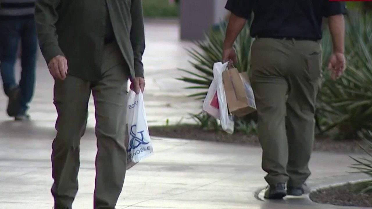 Arizonans race against the clock as holiday shipping deadlines loom