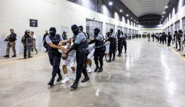 U.S. deports alleged members of the Tren de Aragua to be imprisoned in El Salvador
