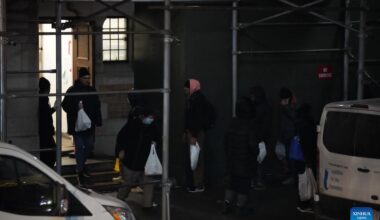 people get free meals at shelter in New York-Xinhua