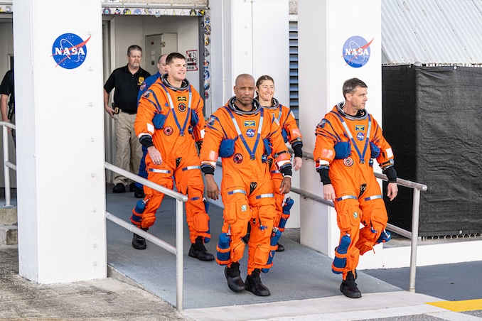 Astronauts, launch teams practice Artemis 2 countdown – Spaceflight Now