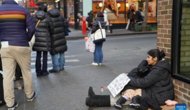 People seek help on street during holiday season in New York City-Xinhua