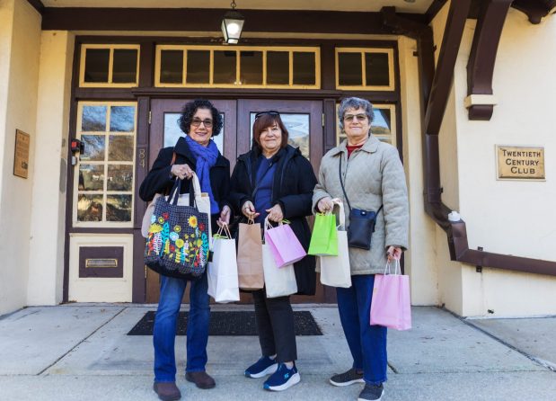 Happy shoppers after Lansdowne Economic Development Corp.'s A Bit of the Arts Festival. (Daniel Jackson @Embassy730) / Embassy: Interactive @embinteractive)