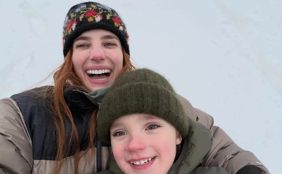 <p style="font-weight: 400;"><strong>Emma Roberts</strong></p>