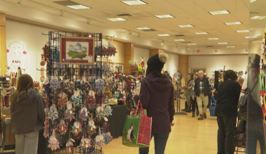 Last weekend before Christmas; shoppers pack University Mall