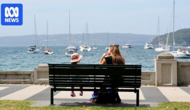 Heatwave stretches from Kimberley to Sydney as hot summer arrives