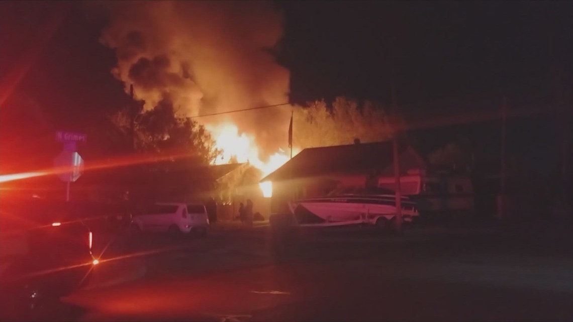 SAFD: Fire destroys vacant home on east-side, spreads to neighboring homes