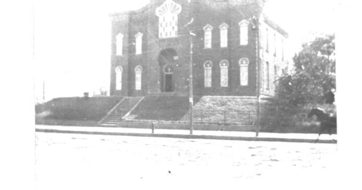 When Dallas gathered at the synagogue door