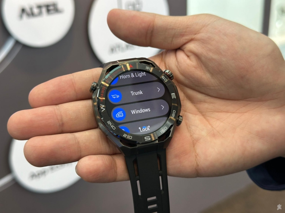 In terms of device compatibility, the Proton app is supported on the Huawei Watch 4, Huawei Watch 5 and the Huawei Watch Ultimate 2. — SoyaCincau pic