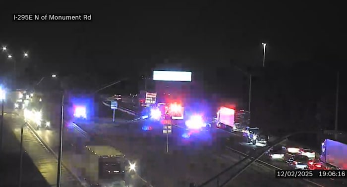 Crash blocks all northbound lanes on I-295 at Merrill Road in Arlington
