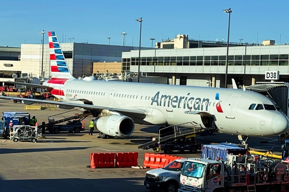 american airlines plane