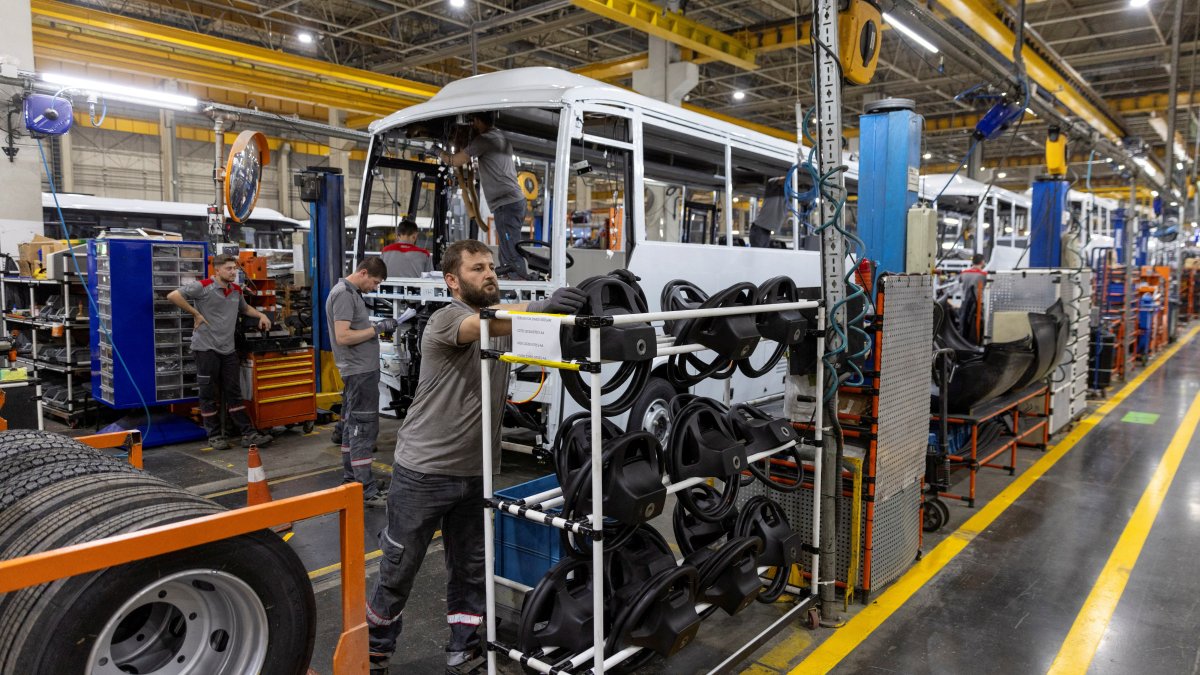 Türkiye auto output up over 10% as commercial vehicles offset car slump