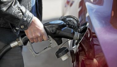 Average price of regular in Philly market falls below $3 per gallon