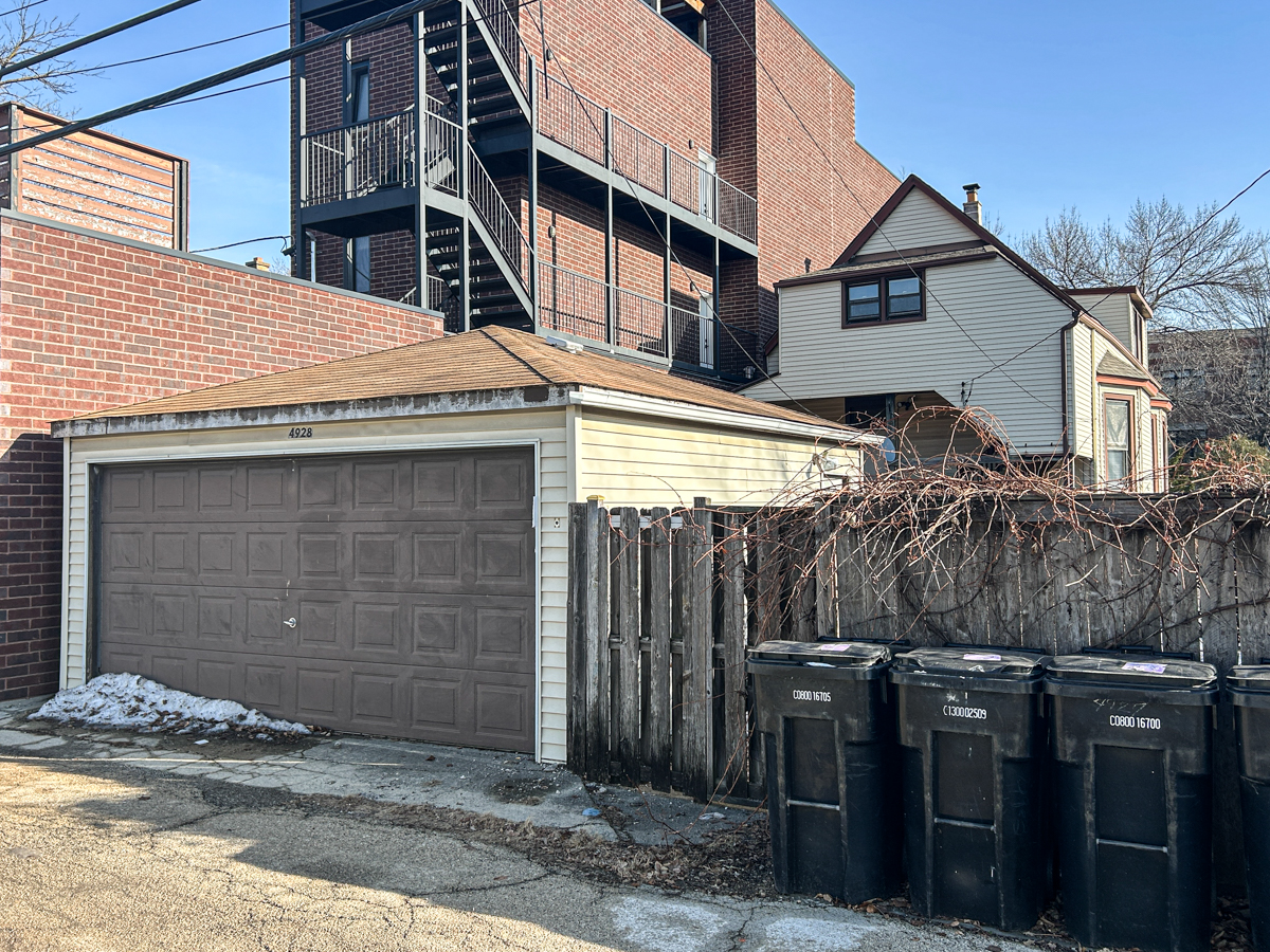 4928 North Damen Avenue construction permitted