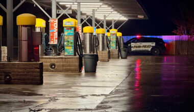 Man sustains life-threatening injuries after being stabbed in neck on South Side, SAPD says