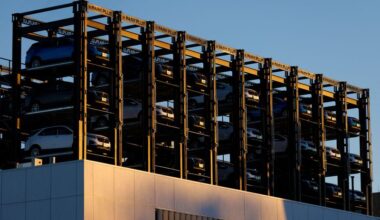 US business inventories increase slightly more than expected in September