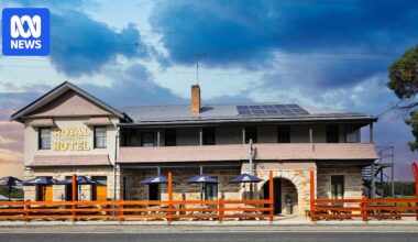 Seven injured as car crashes into Royal Hotel Capertee, near Lithgow